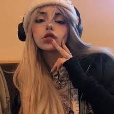 بشریٰ توصیف avatar